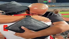 والد خوان بيزيرا يكشف لمصراوي سر بكائه بعد فوز الزمالك بالدوري