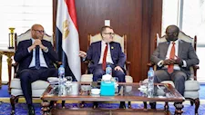 مباحثات بين "IFC" ووزير التخطيط لتفعيل آلية ضمان مشروعات البنية التحتية في أفريقيا ومصر