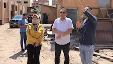 بالصور.. محافظ القليوبية يتفقد موقع هدم مدخنة شركة قها ويطمئن الأهالي 