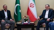 قائد الجيش الباكستاني يجري محادثات مع عراقجي في طهران