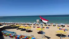الإسكندرية تُحذر المصطافين: ممنوع النزول في 10 مناطق صخرية خطرة