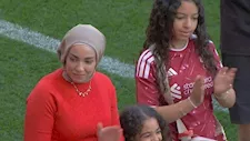 ماذا فعلت زوجة محمد صلاح في وداعه الأخير بليفربول؟