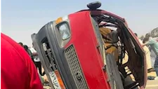 "العربية اطبقت".. جثة و11 مصابًا في انقلاب ميكروباص ببني سويف