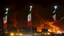 دوي انفجارات مجهولة تستهدف إيران في المياه الخليجية وبندر عباس