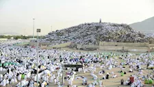 بث مباشر | حجاج بيت الله الحرام يستمعون إلى خطبة يوم عرفة من مسجد نمرة