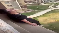 "أنقذوني من مياه النار".. فيديو صرخة من شرفة الموت يهز السوشيال ميديا