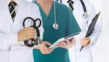 الأطباء تعليقًا على جدل "سعر الفيزيتا": العلاج مسؤولية الدولة.. ونحسن ضعف
