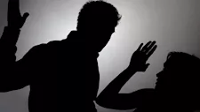 قبل ساعات من صلاة العيد.. زوج يقتل زوجته ضربا في المنيا