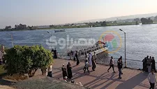 فرحة العيد تملأ الشوارع.. آلاف المواطنين يحتفلون بالساحات وكورنيش النيل في المنيا- فيديو وصور 