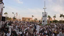 في حضور المحافظ والقيادات.. الآلاف من أهالي الأقصر يؤدون صلاة عيد الأضحى- صور