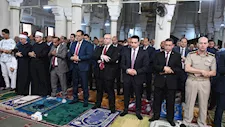 محافظ الفيوم يؤدي صلاة عيد الأضحى بمسجد ناصر الكبير وسط المواطنين- فيديو وصور