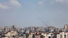 هجوم جوي مكثف من لبنان على شمال إسرائيل وسط دوي صفارات الإنذار 