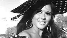سعاد حسني وشادية وسامية جمال.. 10 صور للنجوم مع خروف العيد