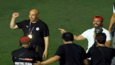 بمشاركة حسام حسن.. تامر حسني يحتفل مع منتخب مصر بكأس العاصمة الجديدة