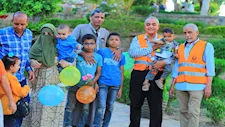 بالونات وهدايا ترسم الفرحة.. حدائق أسوان وجهة العائلات في عيد الأضحى