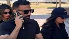 بالصور- الحزن يسيطر على منى زكي وابنتها خلال وداع والدة أحمد حلمي