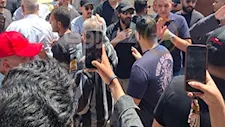 بالفيديو والصور- حزن وتأثر الفنان أحمد حلمي أثناء تشييع جثمان والدته في