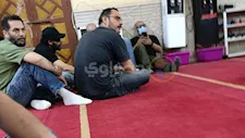 دموع وانكسار.. الحزن يسيطر على أحمد حلمي قبل جنازة والدته في بنها- صور