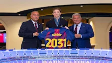 حتى عام 2031.. برشلونة يتعاقد مع جوردون نجم نيوكاسل يونايتد