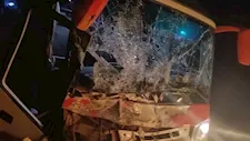 بين أتوبيس وربع نقل.. تفاصيل إصابة شخصين في حادث على طريق الواحات