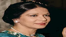 منها صور فوق سفح الهرم.. 15 صورة نادرة للفنانة سهير زكي