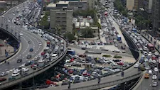 كثافات مرورية متوسطة بمحاور القاهرة والجيزة في ساعات الصباح