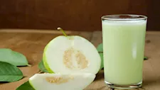 عصير الجوافة.. مشروب اقتصادي للوقاية من فقر الدم.. احرص على تناوله