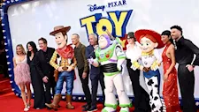بالصور| توم هانكس يحتفل بطرح الجزء الخامس من فيلم Toy Story