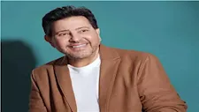 نسيت الجزمة.. هاني شاكر يحكي موقفًا محرجًا في حفل بسبب زوجته