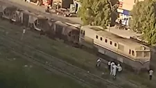خروج جرار قطار بضائع عن القضبان أمام مزلقان الشاملة ببني سويف (صور)