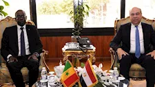 وزير الطيران يبحث مع سفير السنغال تعزيز التعاون والربط الجوي