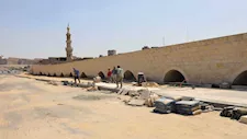 محافظ القاهرة يتفقد ترميم سور مجرى العيون ضمن مشروع إحياء القاهرة التاريخية