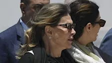 زوجة هاني شاكر في حالة انهيار خلال وداعه بمسجد أبو شقة