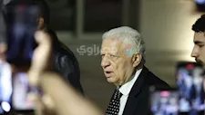بالصور| مرتضى منصور وحسين فهمي يقدمان العزاء في هاني شاكر
