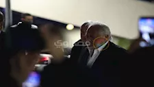 بالصور- تأثر خالد زكي في عزاء صديق عمره هاني شاكر
