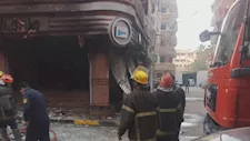 الدخان غطى شارع الاستاد.. حريق يلتهم محل مفروشات بشبين الكوم في المنوفية