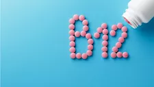   ما العلاقة بين نقص فيتامين B12 وحمض الفوليك والتعب المستمر؟