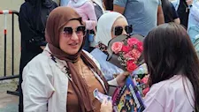 "الكتكوت بيتخرج".. ورد وزغاريد احتفالًا بانتهاء الشهادة الإعدادية في بورسعيد- صور