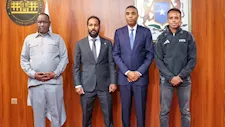 الرئيس الصومالي ورئيس الوزراء يستقبلان الحكم عمر أرتان بعد منع دخول أمريكا