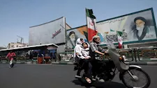 لماذا يلجأ ترامب إلى الضربات العسكرية للضغط على إيران؟