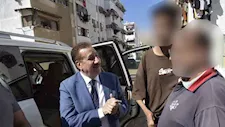 محافظ بورسعيد يحقق أمنية شاب من ذوي الهمم ويوفر له كرسيًا كهربائيًا متحركًا
