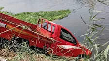 إصابة 3 شباب في حادث سقوط سيارة ربع نقل فى ترعة بسوهاج