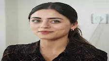 بالأبيض الناصع.. سيلا توركوغلو تخطف الأنظار بإطلالة أنيقة