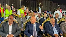 بالصور.. محافظ القاهرة يشارك أهالي الأسمرات متابعة افتتاح كأس العالم