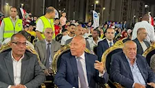 بالصور.. محافظ القاهرة يشارك أهالي الأسمرات متابعة افتتاح كأس العالم