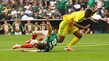 طرد تاريخي لمدافع منتخب جنوب إفريقيا.. ما التفاصيل