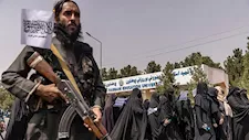 طالبان تواجه اتهامات جديدة بـ"اعتقال وقمع نساء" في أفغانستان (تفاصيل)