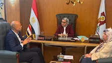 الوادي الجديد تبحث مع شركة إنجازات التوسع في الطاقة الشمسية والمياه