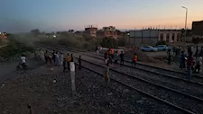 بعد مصرع 8 أشخاص في حادث قطار.. إغلاق مزلقان أبو حسين بالسويس (فيديو وصور)