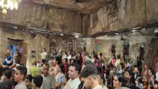 صلوات وترانيم.. مئات الزائرين يحيون عيد العذراء بدير الجنادلة بأسيوط (فيديو وصور)